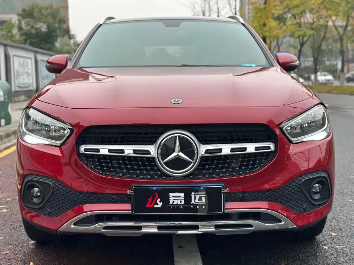 MERCEDES BENZ GLA