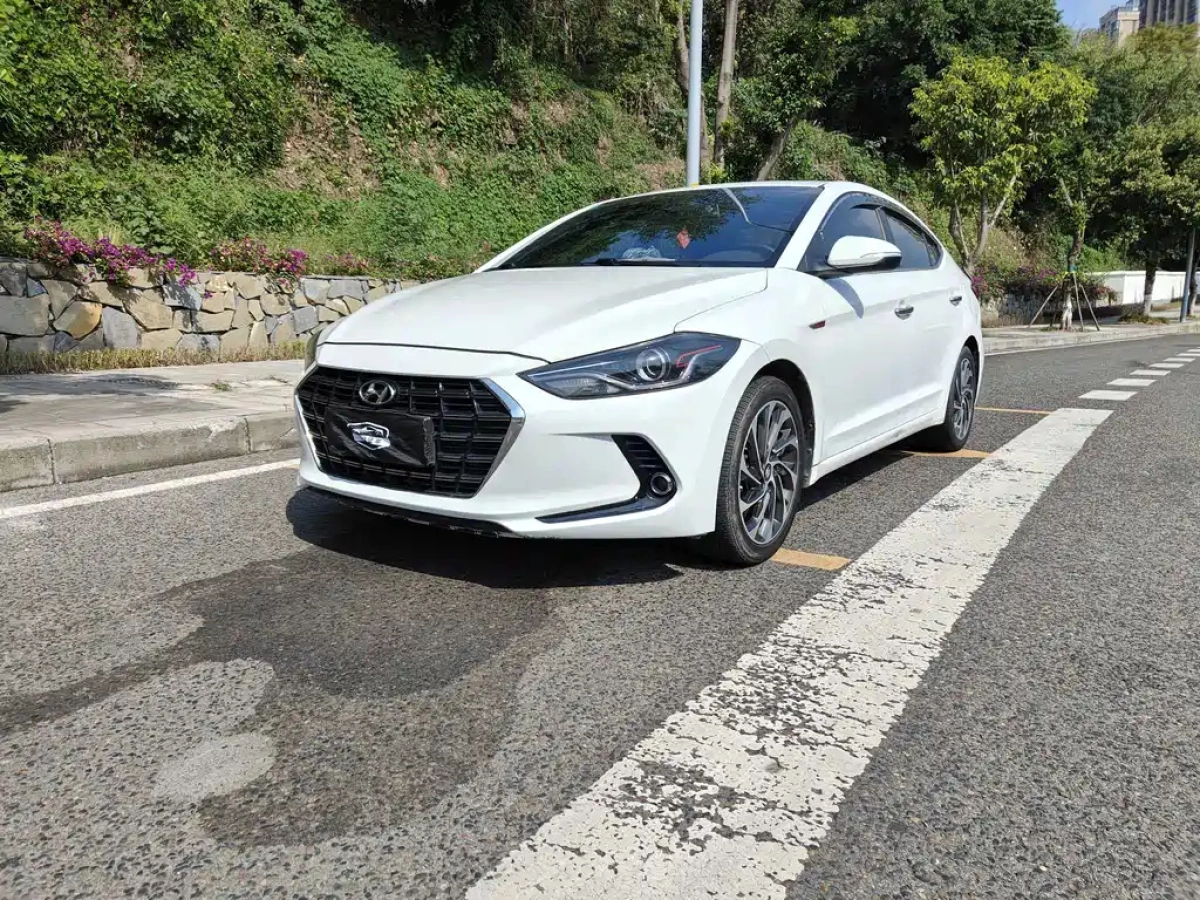 HYUNDAI ELANTRA