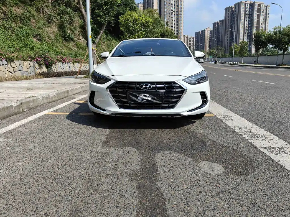 HYUNDAI ELANTRA