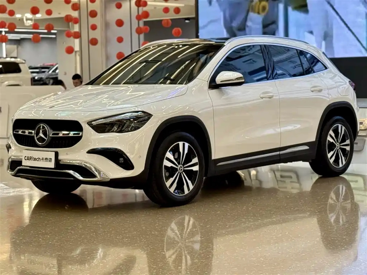 MERCEDES BENZ GLA  2024