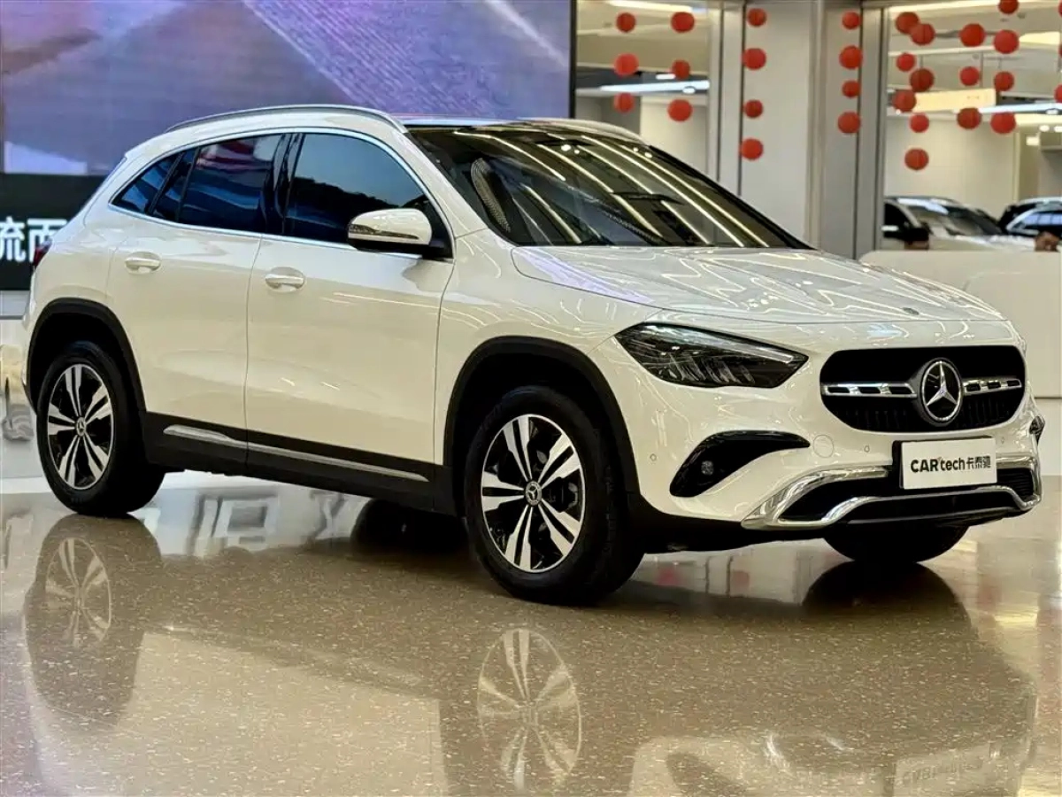 MERCEDES BENZ GLA