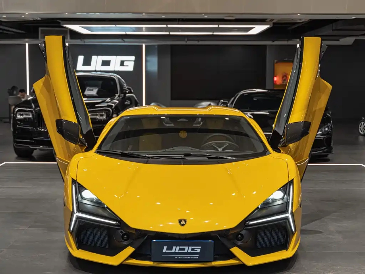 LAMBORGHINI REVUELTO