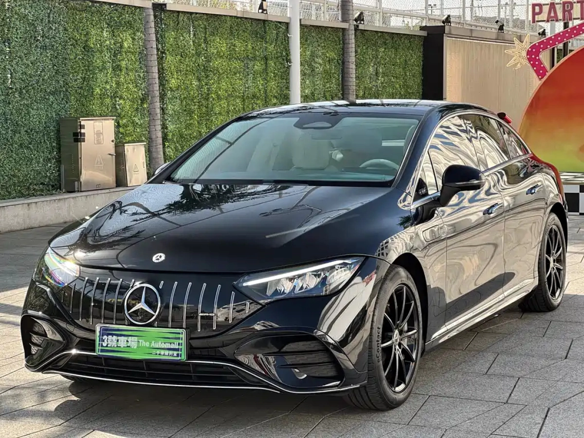 MERCEDES BENZ EQE  2024