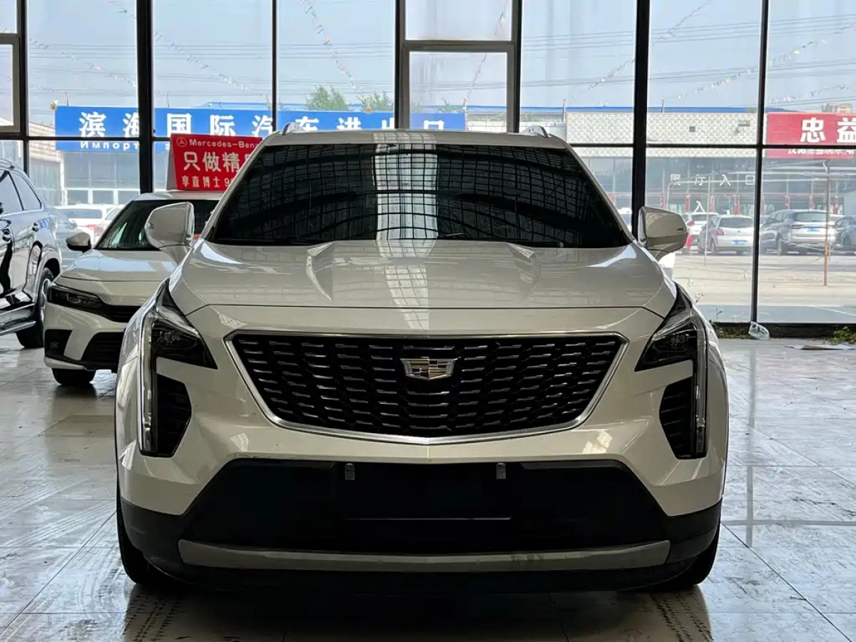 CADILLAC XT4