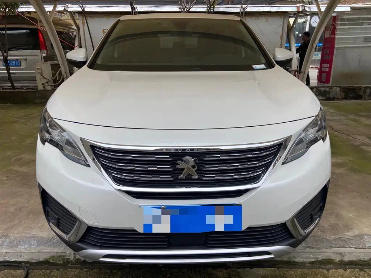 PEUGEOT 5008