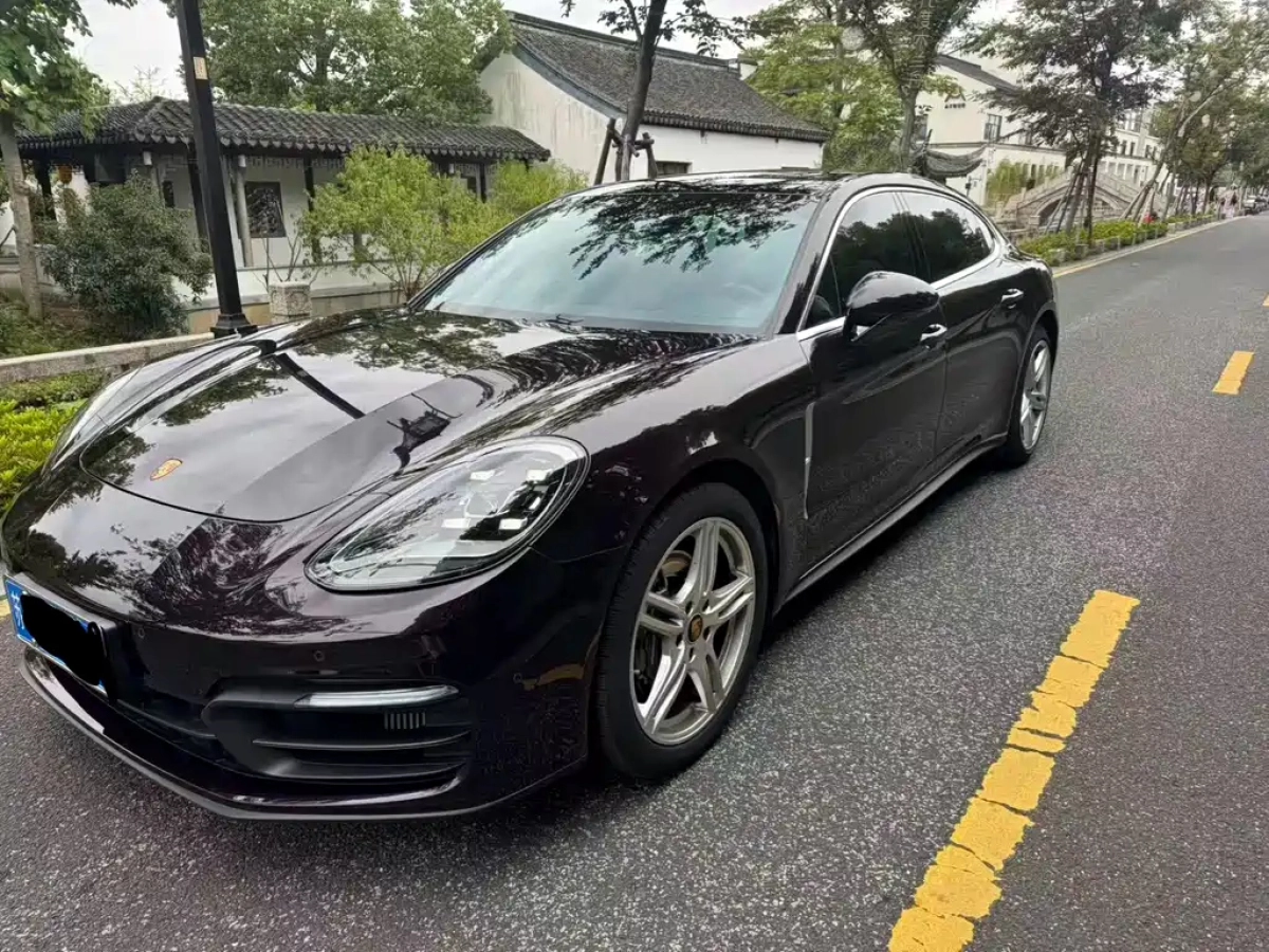PORSCHE PANAMERA