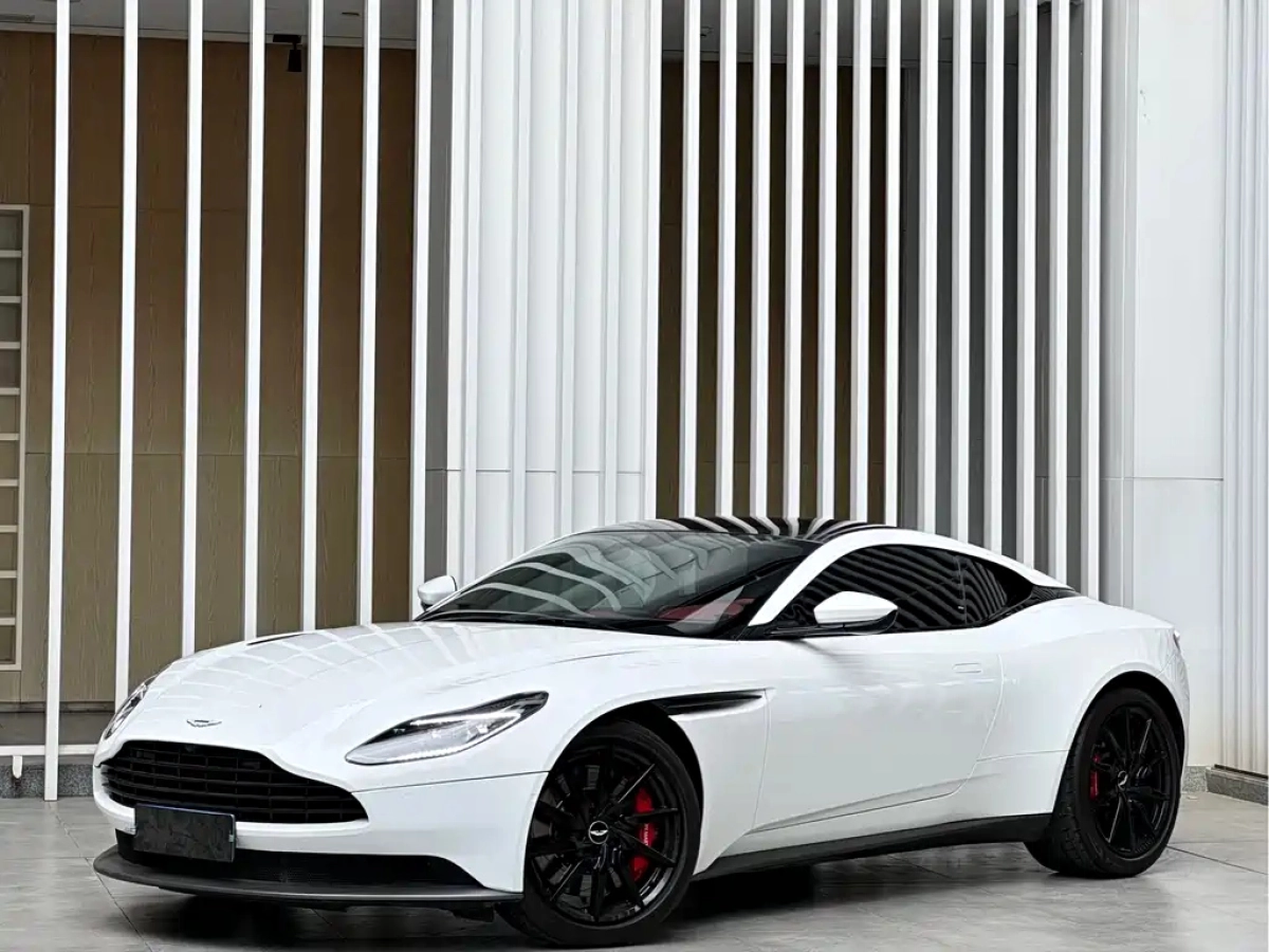 ASTON MARTIN DB11