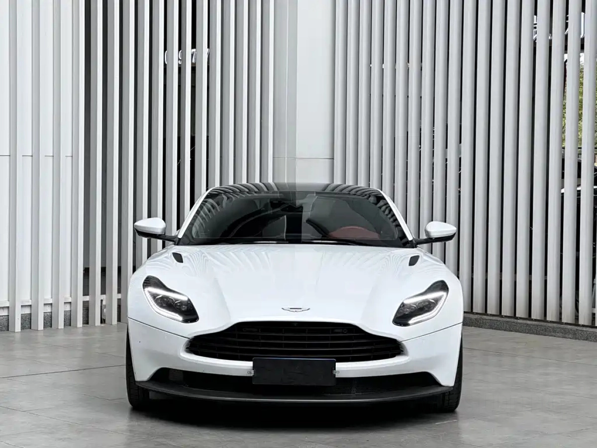 ASTON MARTIN DB11
