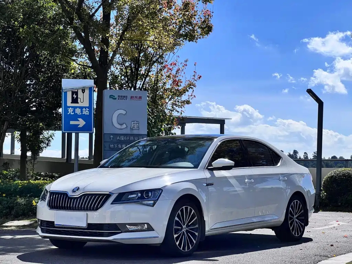 SKODA SUPERB  2019