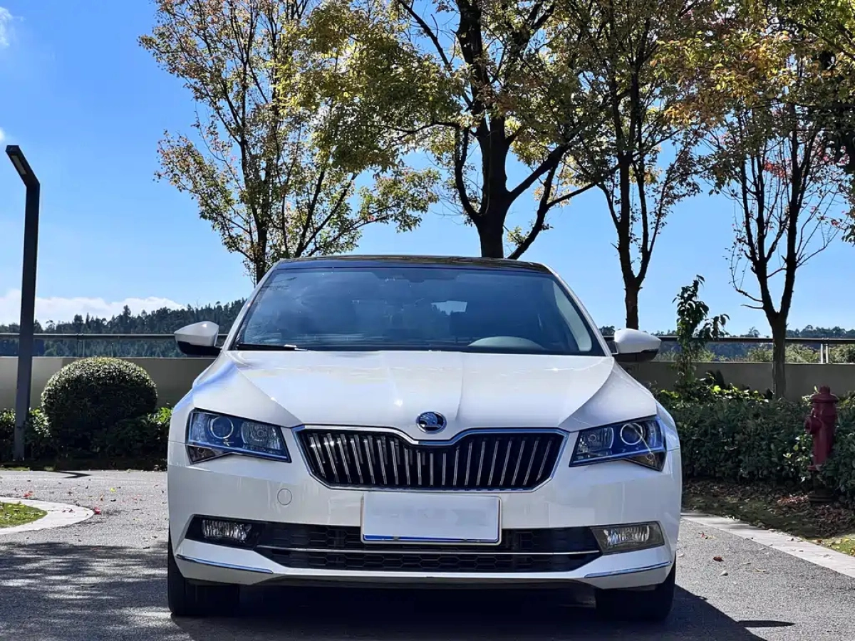 SKODA SUPERB