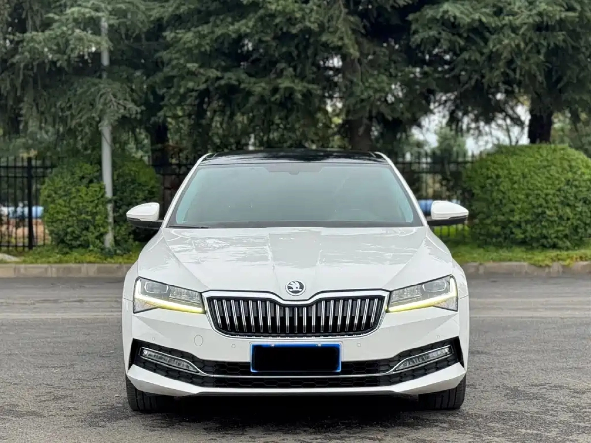 SKODA SUPERB