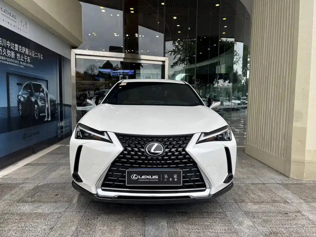 LEXUS UX  2024