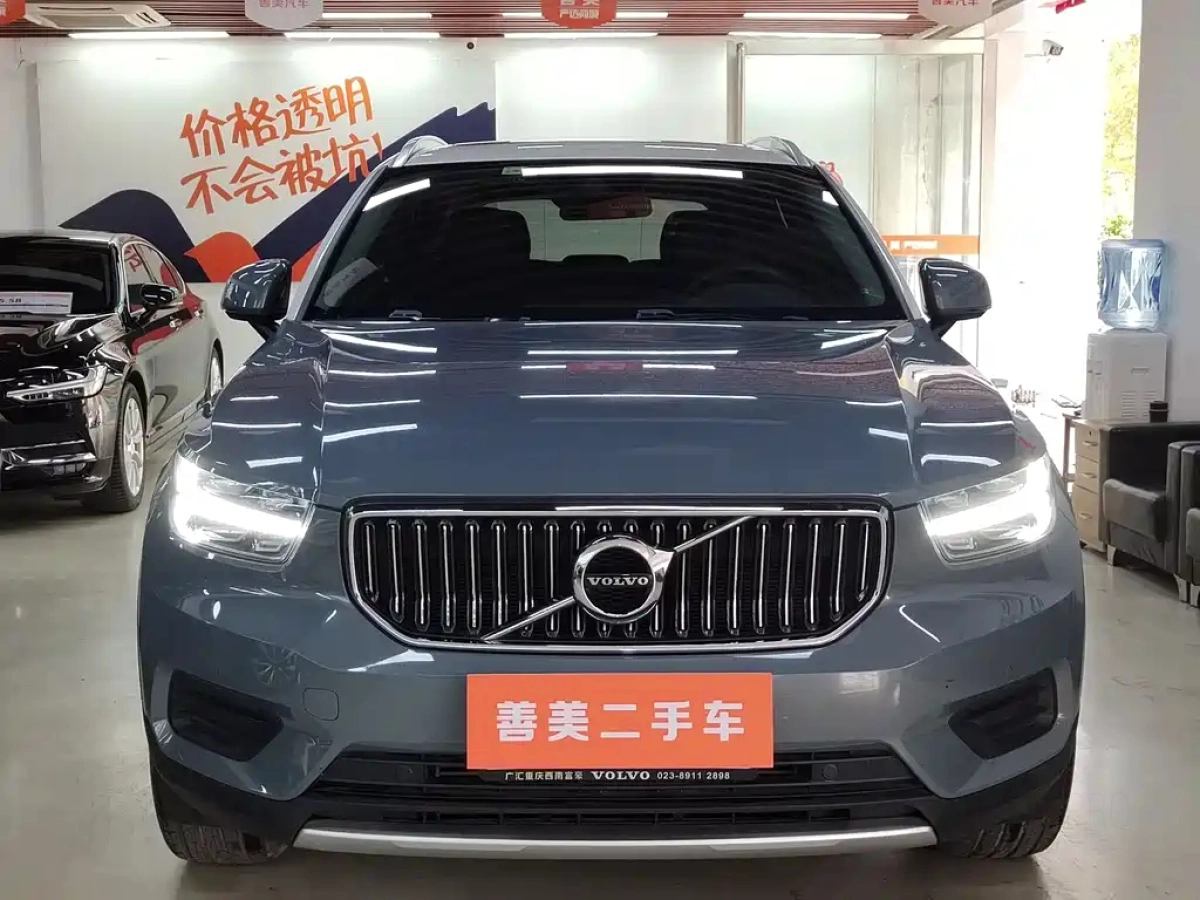 VOLVO XC40