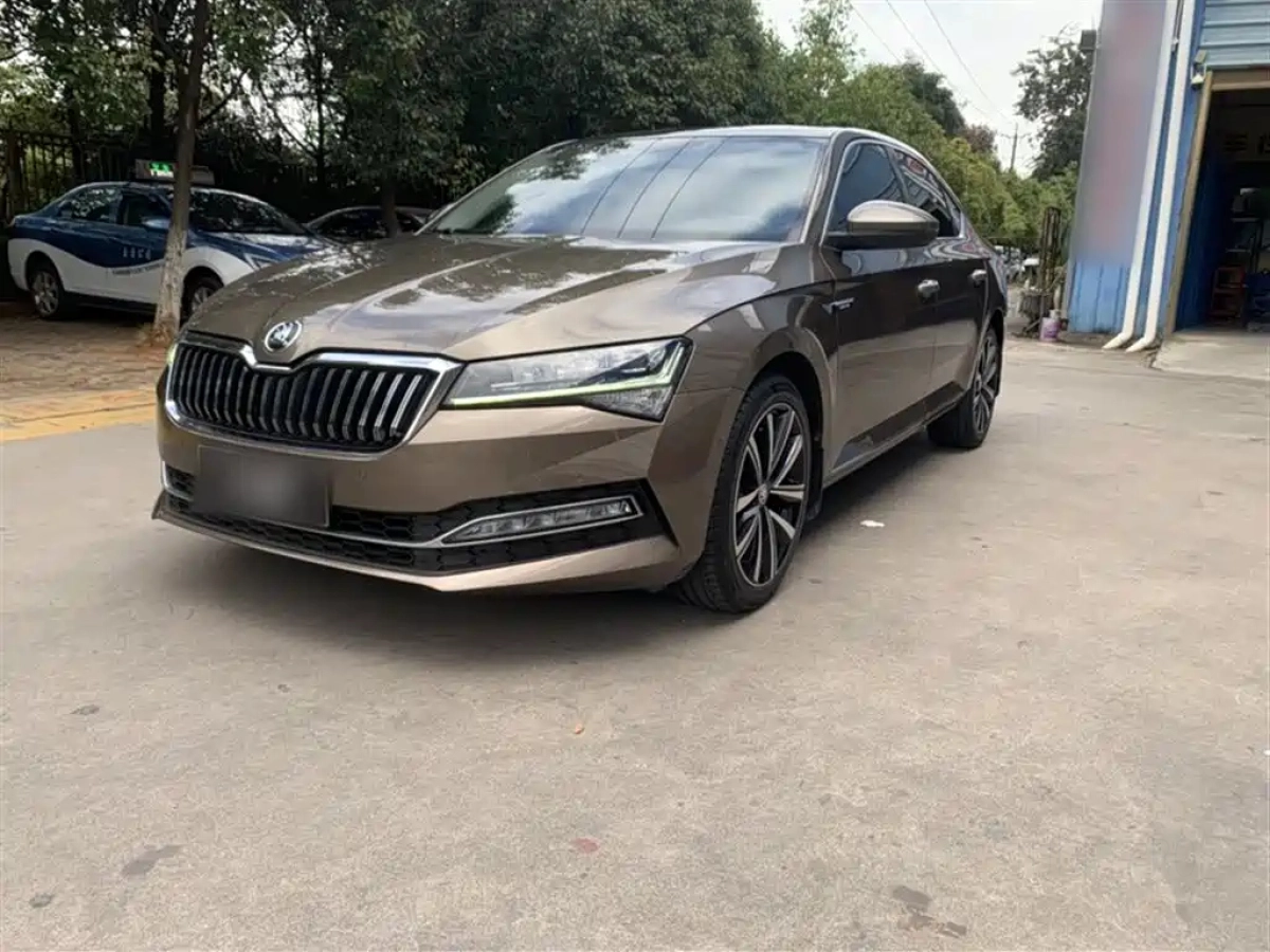 SKODA SUPERB