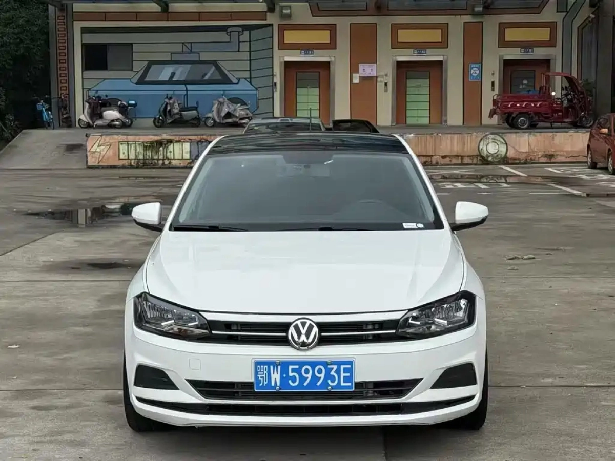 VOLKSWAGEN POLO