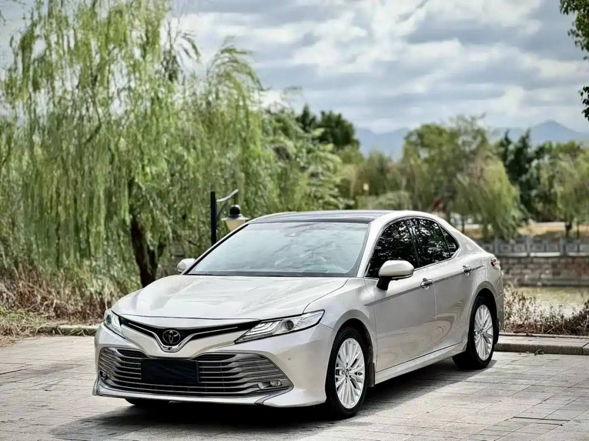 TOYOTA CAMRY  2019