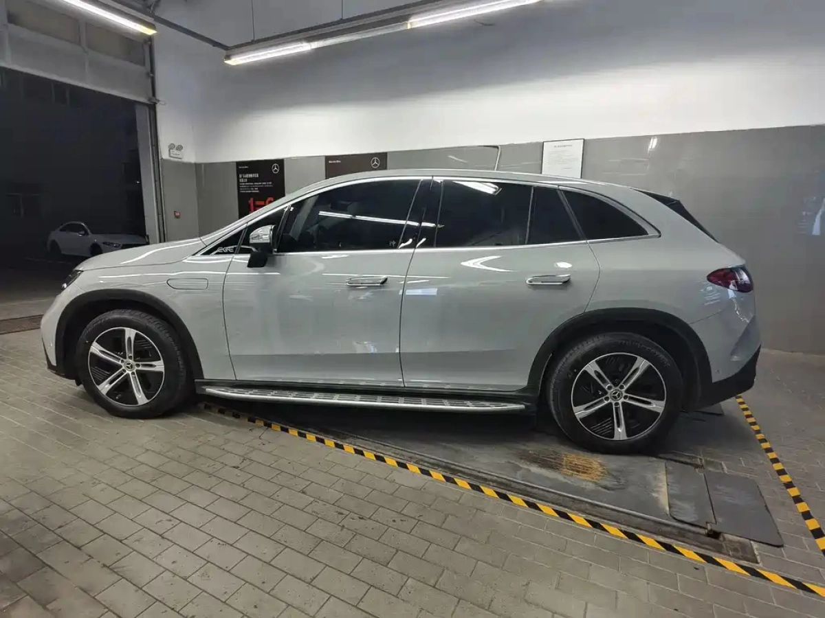 MERCEDES BENZ EQE SUV