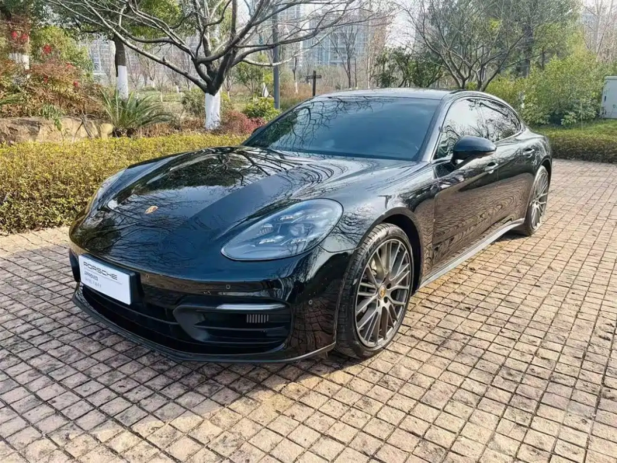 PORSCHE PANAMERA