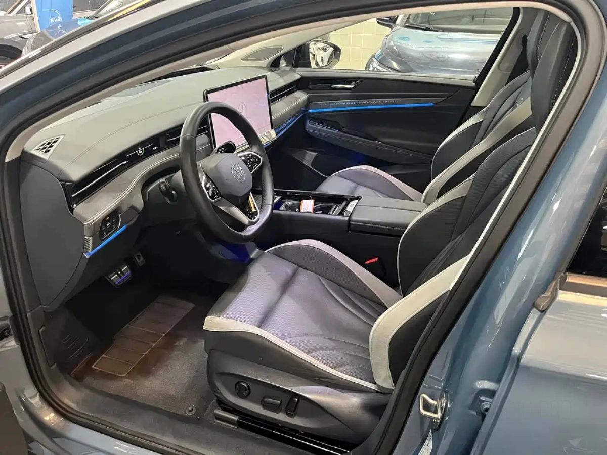 VOLKSWAGEN ID.7 VIZZION