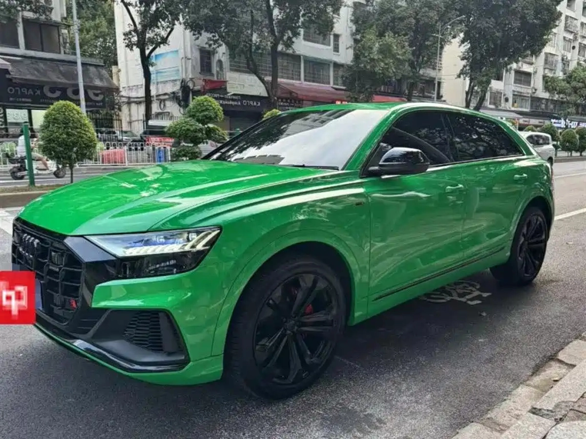 AUDI Q8