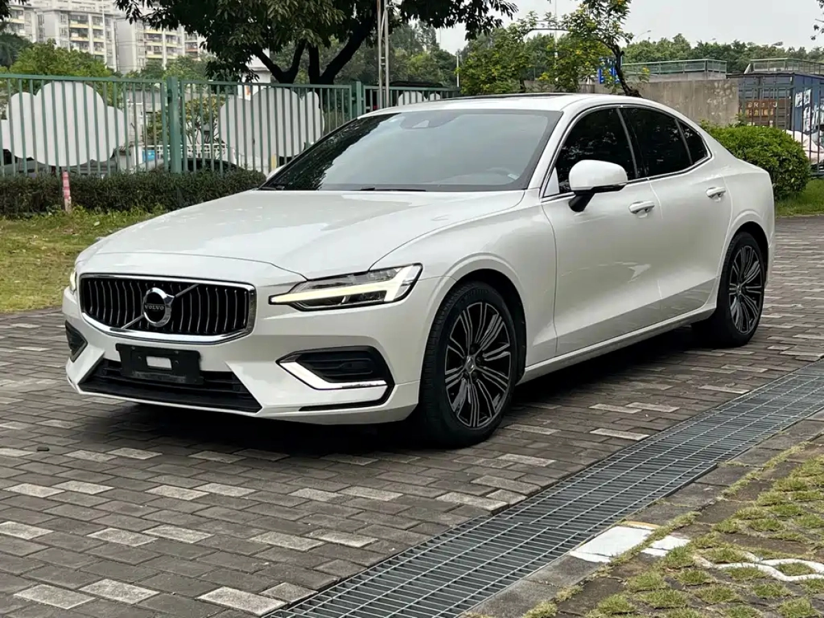 VOLVO S60  2020