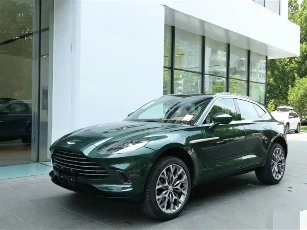 ASTON MARTIN DBX