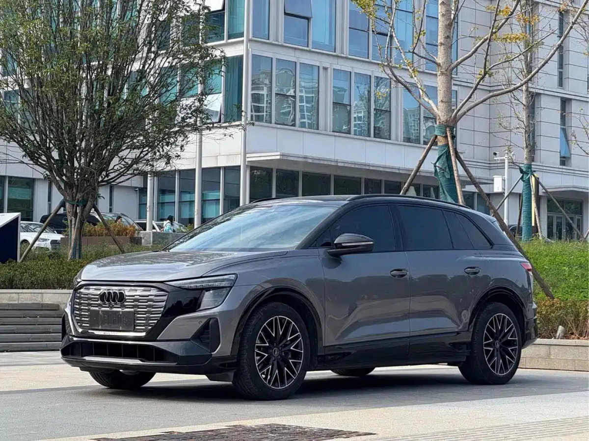 AUDI Q5 E-TRON  2023