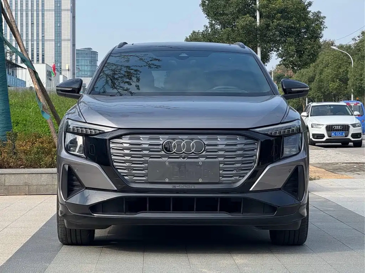 AUDI Q5 E-TRON