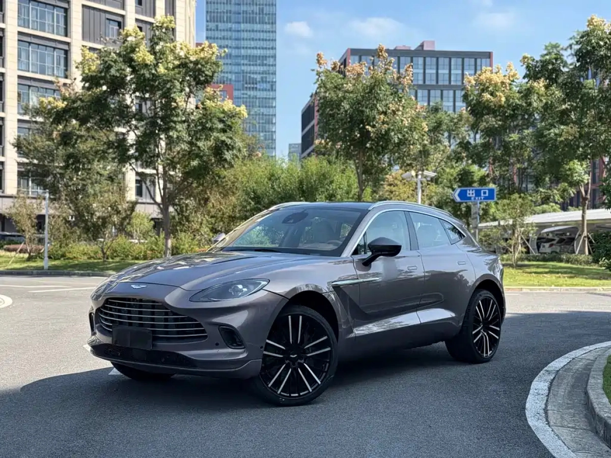 ASTON MARTIN DBX  2022