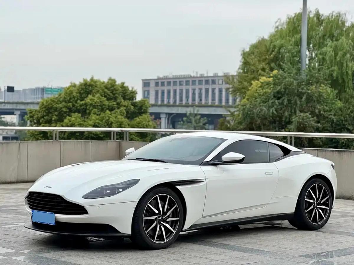 ASTON MARTIN DB11  2019