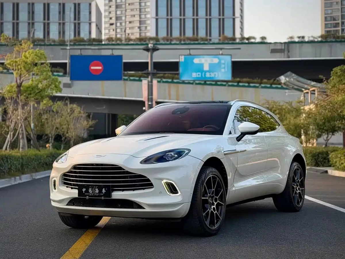 ASTON MARTIN DBX  2021