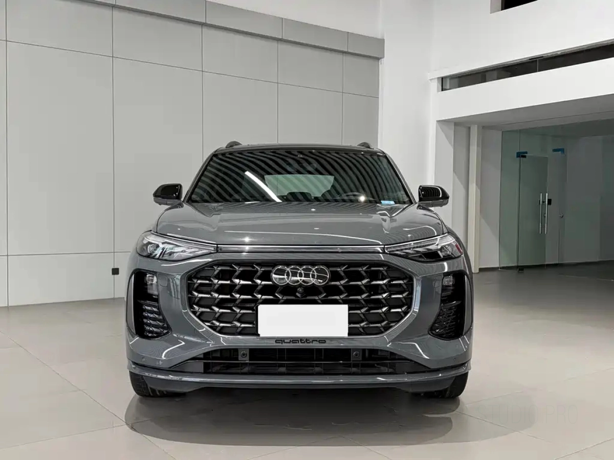 AUDI Q6