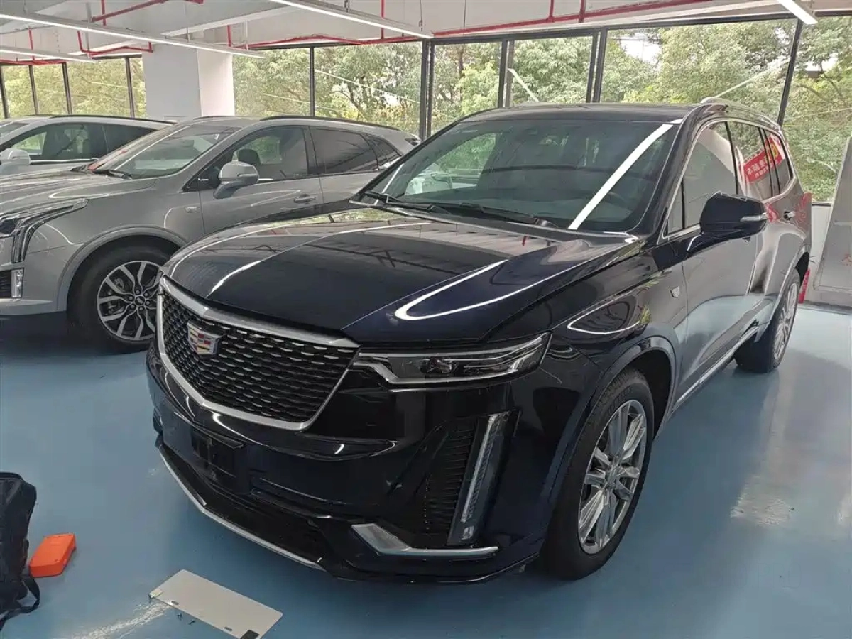 CADILLAC XT6