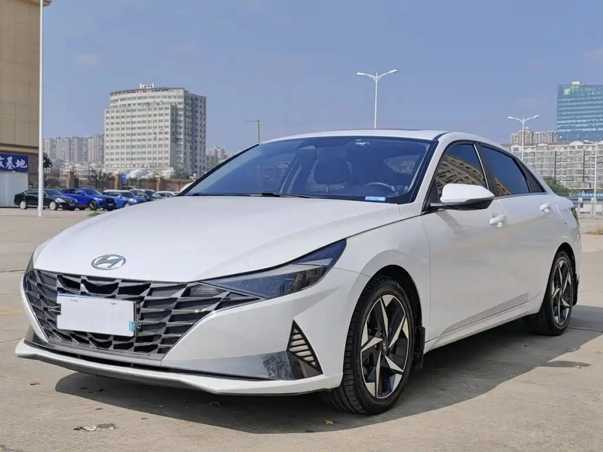 HYUNDAI ELANTRA