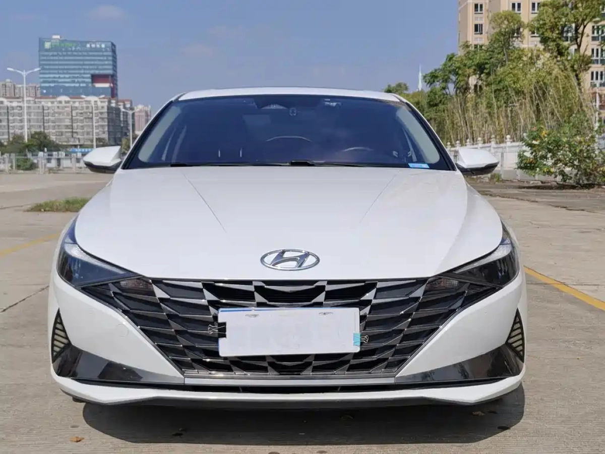 HYUNDAI ELANTRA