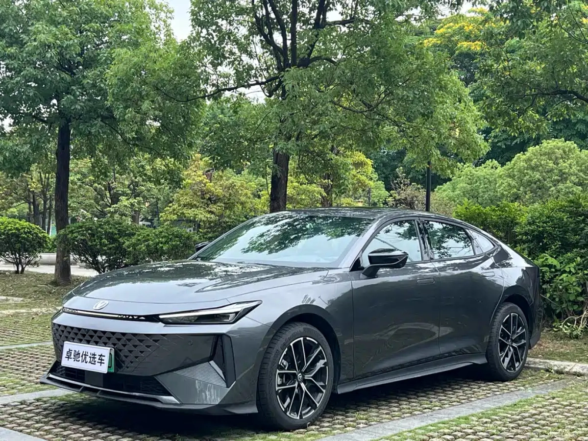 CHANGAN UNI-V SMART IDD  2025