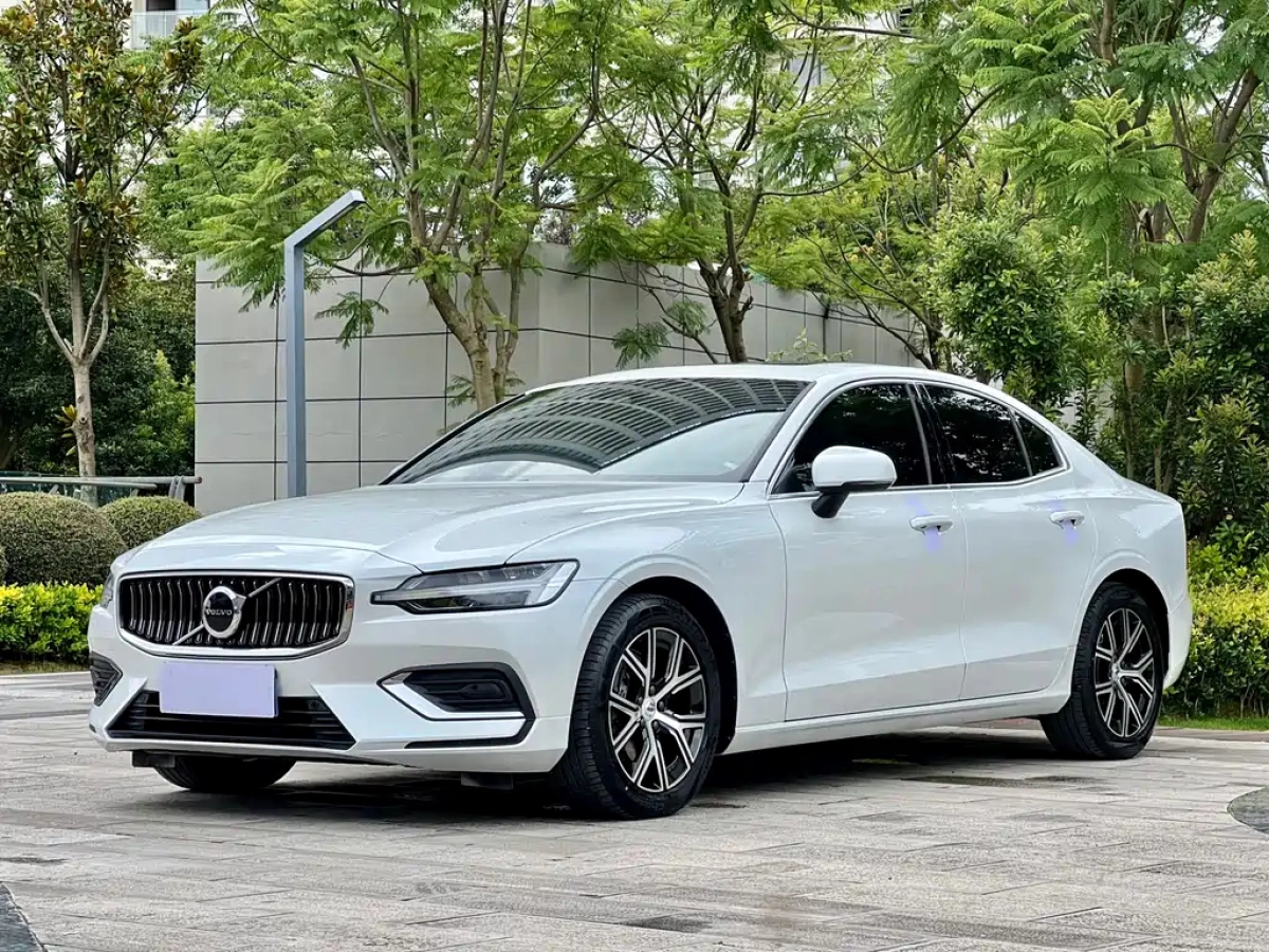 VOLVO S60  2024