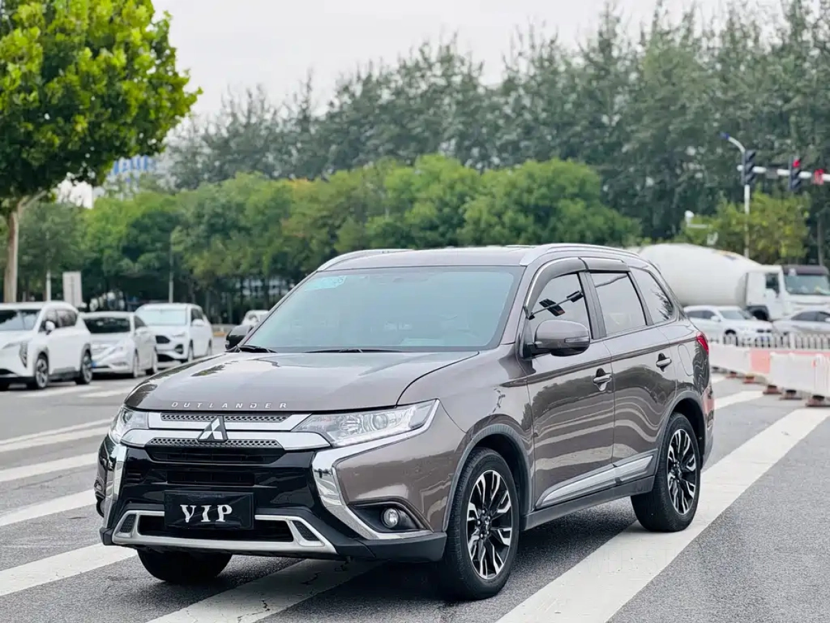 MITSUBISHI OUTLANDER  2020