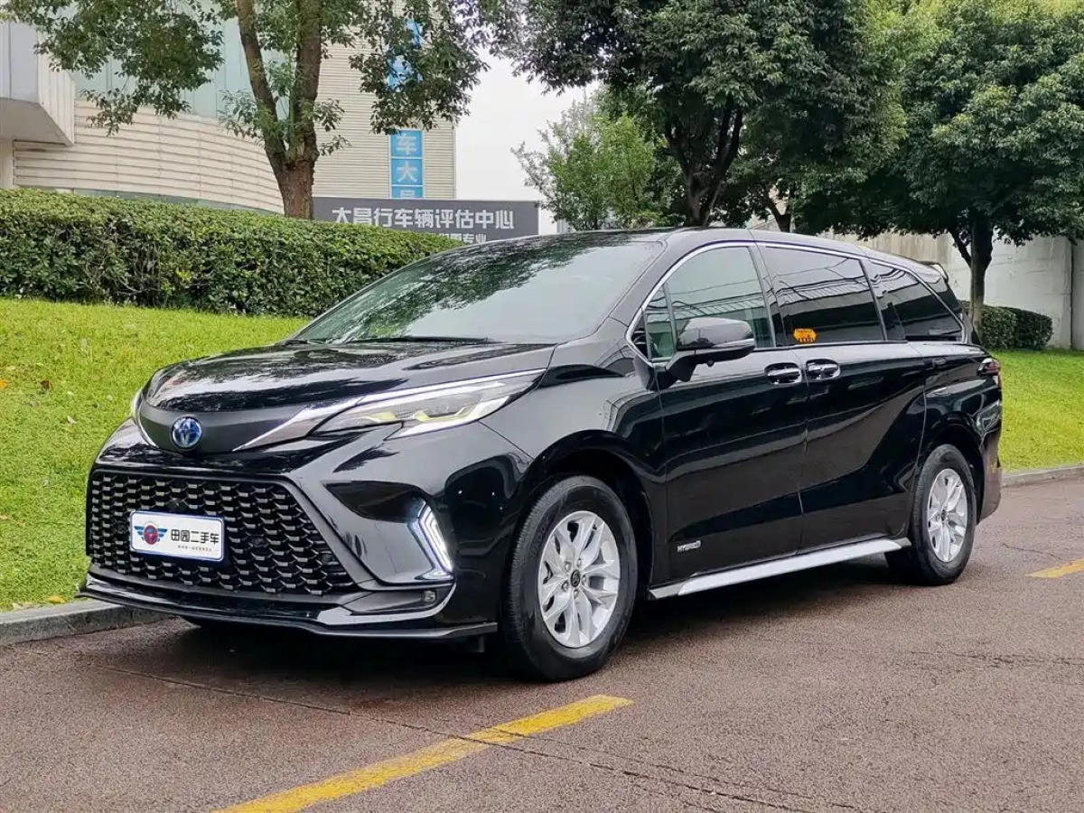 TOYOTA GRANVIA  2024