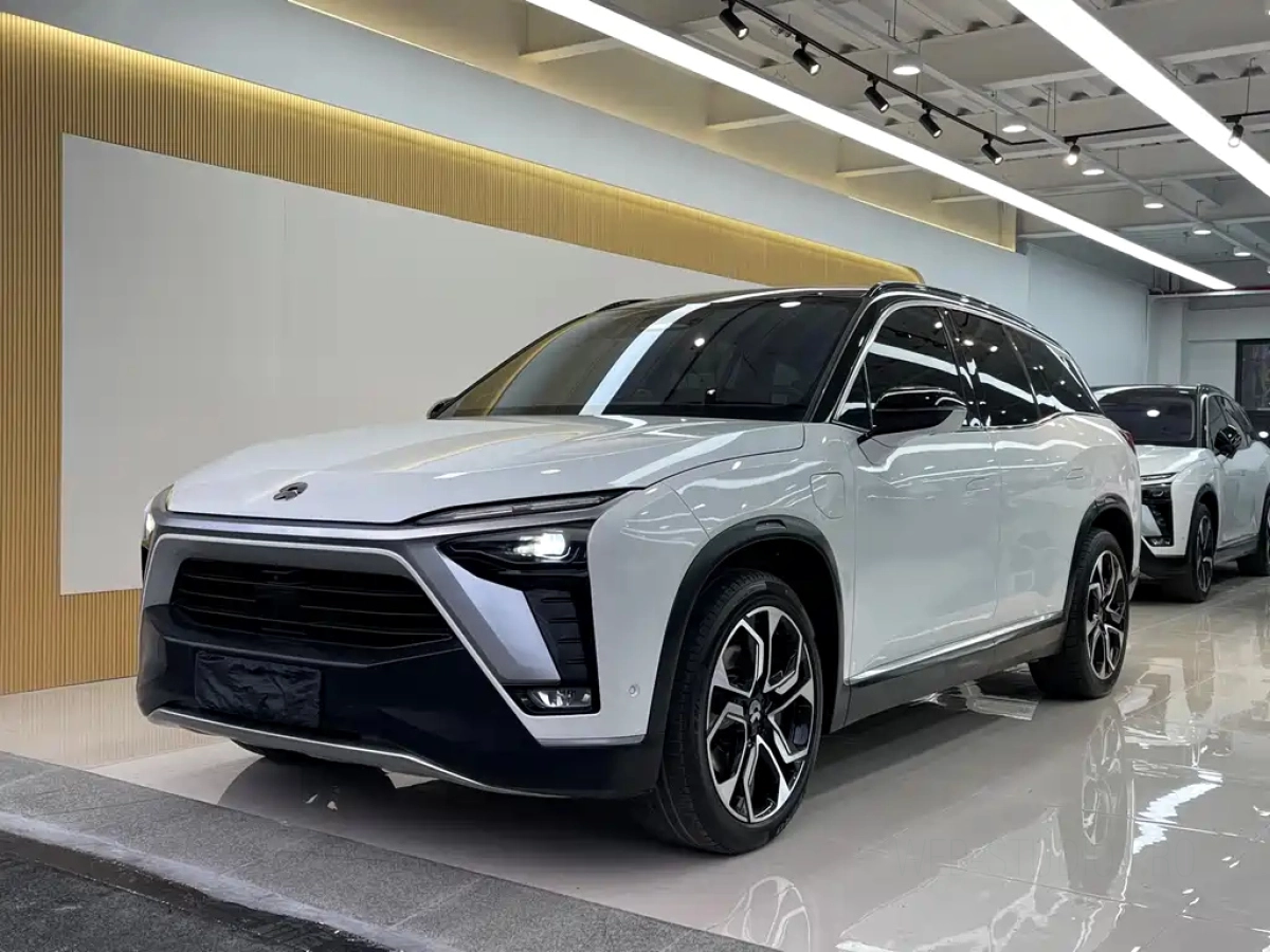 NIO ES8