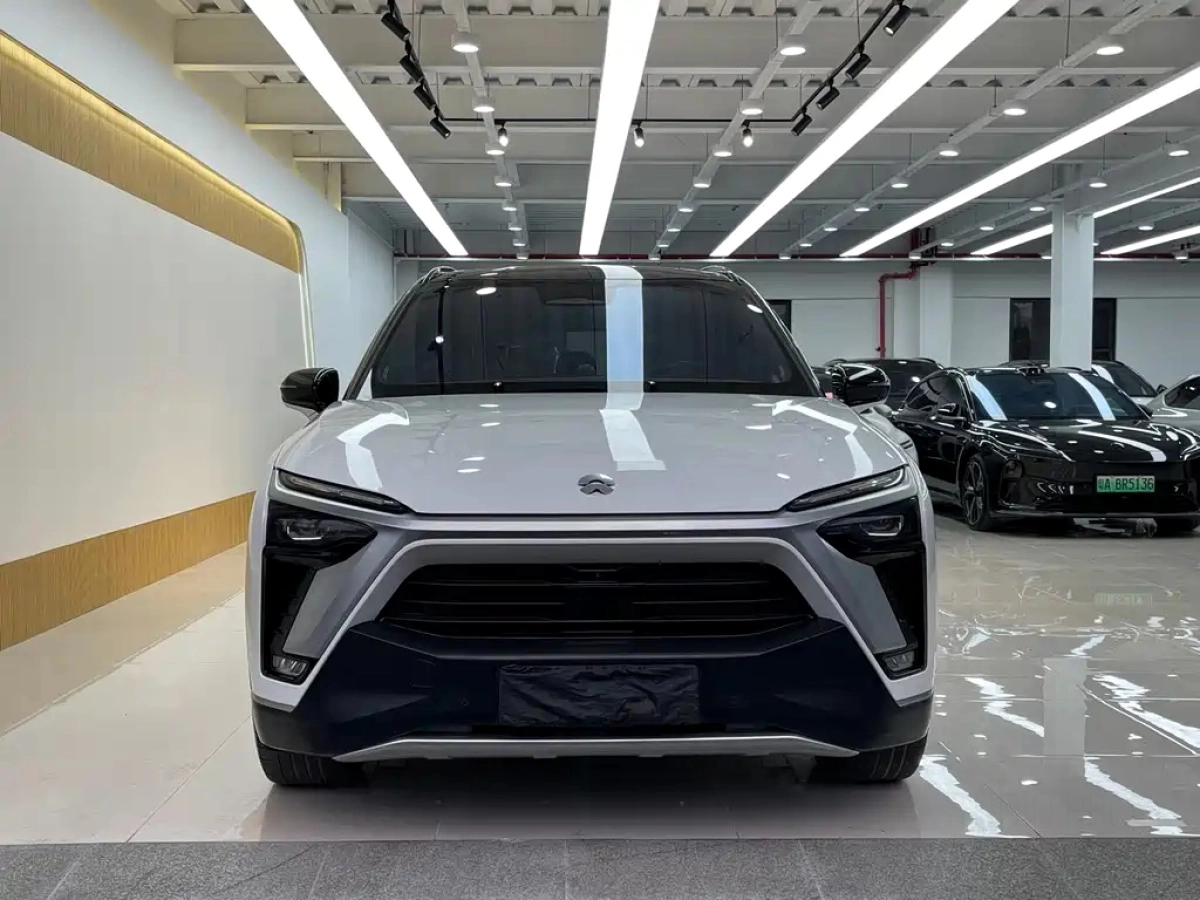 NIO ES8