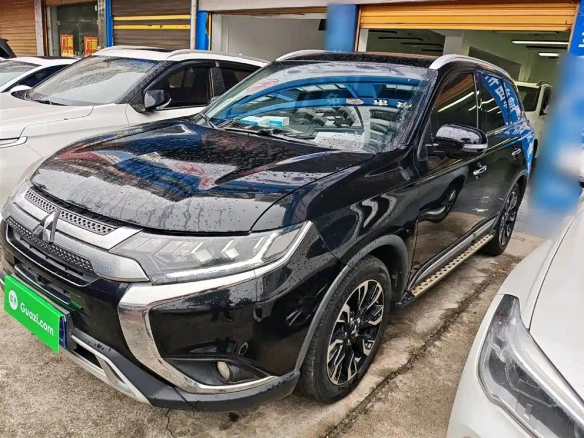 MITSUBISHI OUTLANDER  2020