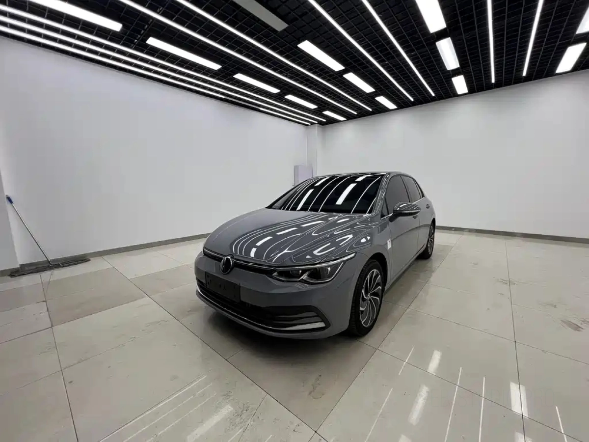 VOLKSWAGEN GOLF  2023