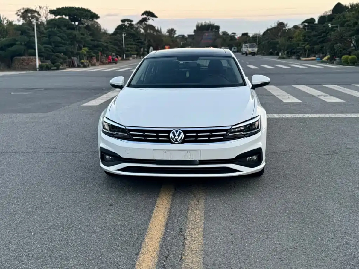 VOLKSWAGEN LAMANDO