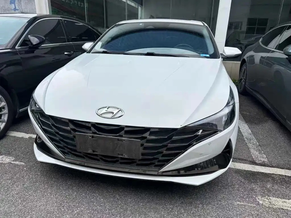 HYUNDAI ELANTRA