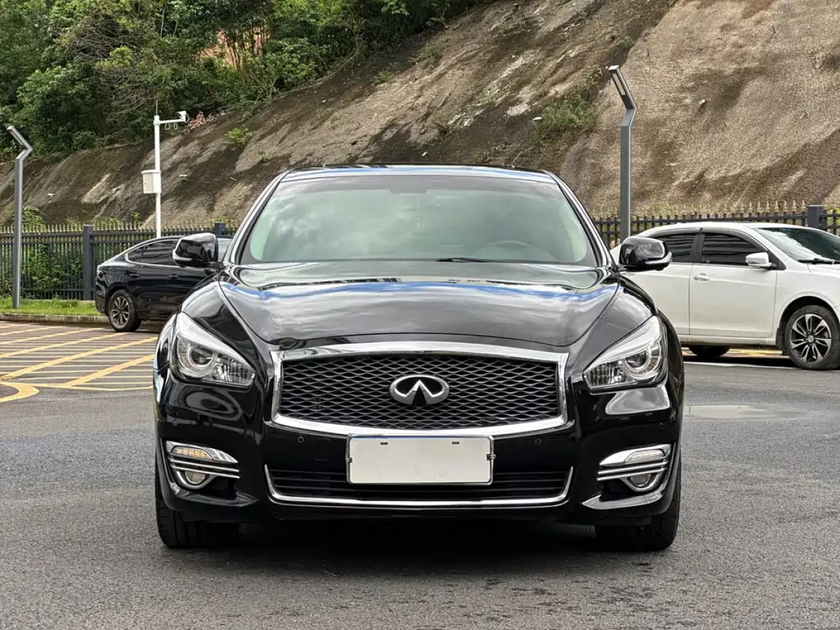 INFINITI Q70
