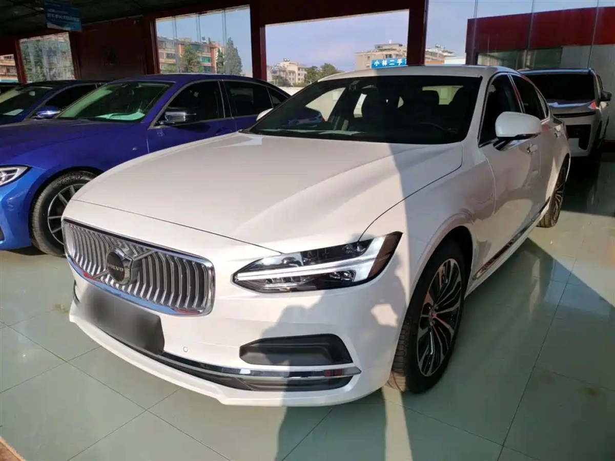 VOLVO S90