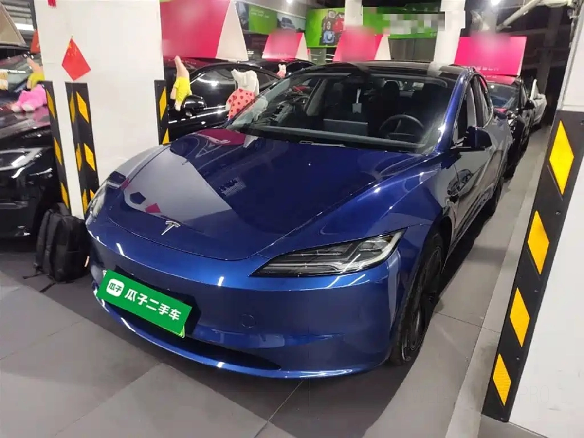 TESLA MODEL 3