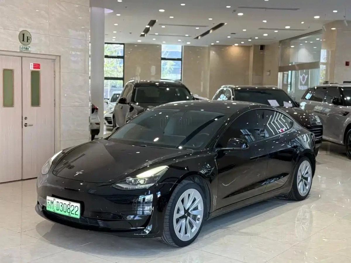 TESLA MODEL 3