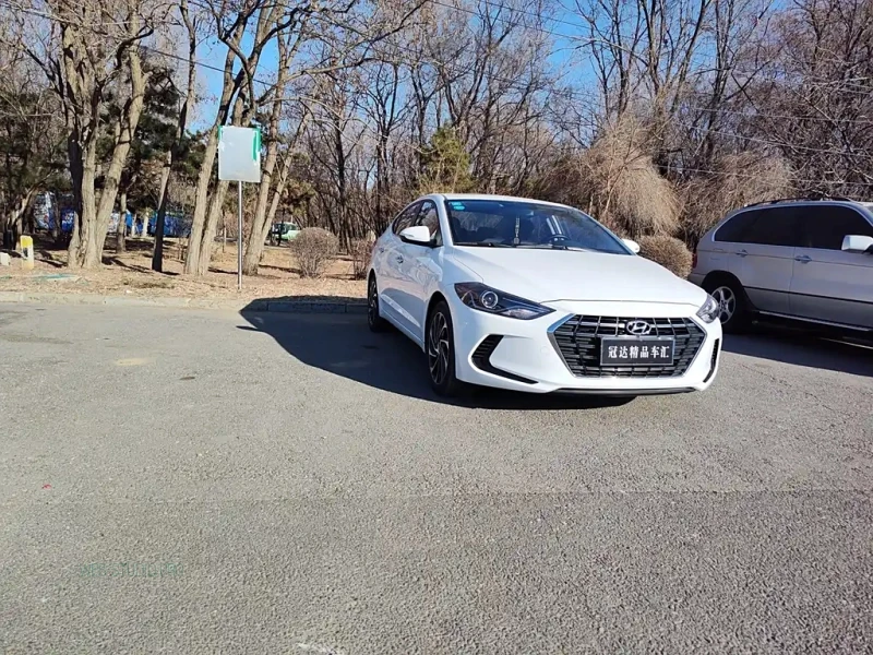 HYUNDAI ELANTRA